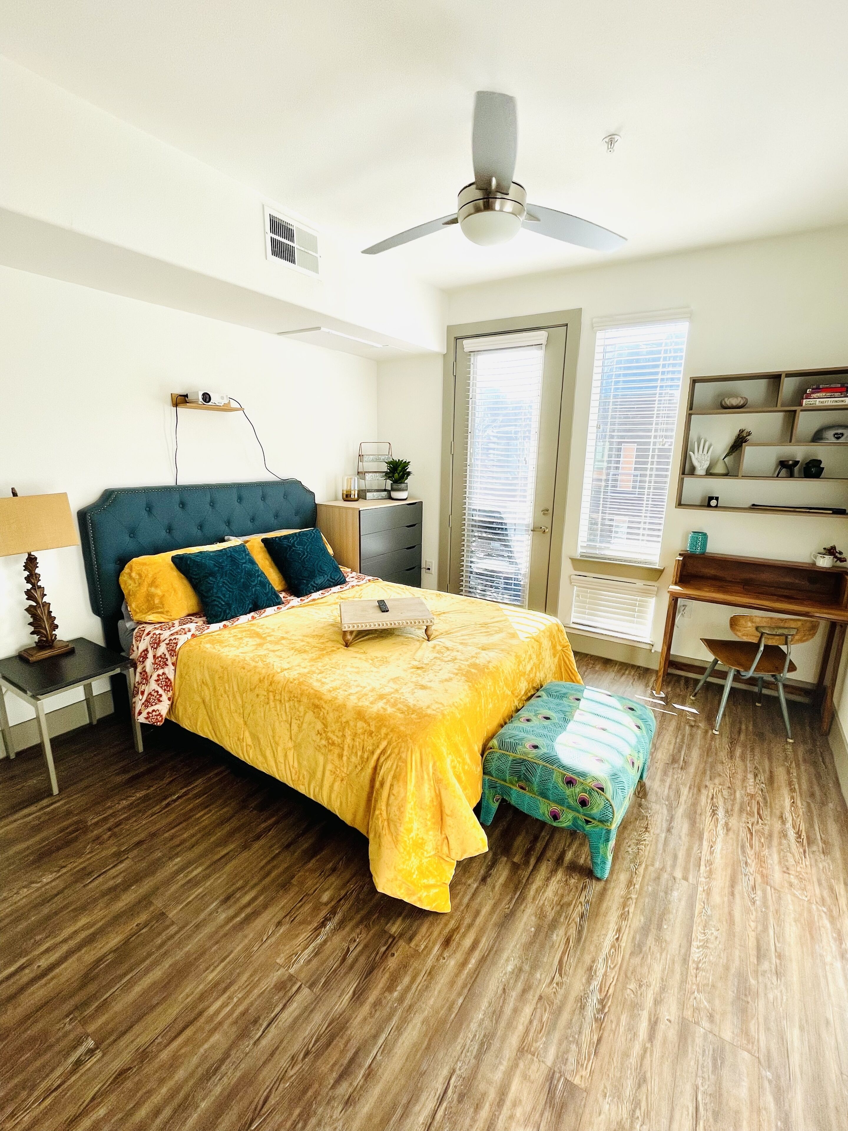 1 bedroom, desk, WiFi, bed sheets