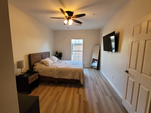 Luxury 2 bed 2 bath condo in desirable area