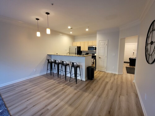 Luxury 2 bed 2 bath condo in desirable area