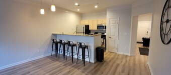 Luxury 2 bed 2 bath condo in desirable area