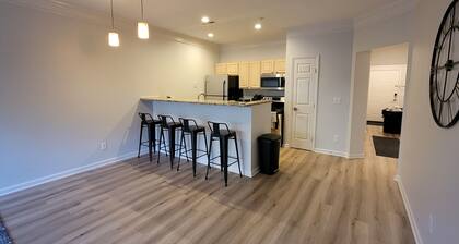 Luxury 2 bed 2 bath condo in desirable area