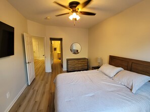 2 bedrooms, free WiFi, bed sheets - Luxury 2 bed 2 bath condo in desirable area (Dublin)