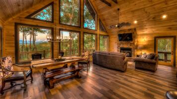 Cabin, 4 Bedrooms | Dining