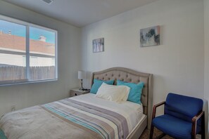6 chambres, fer et planche à repasser, Wi-Fi, draps fournis