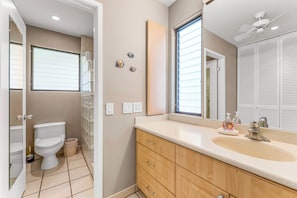 Condo (#17E - No Pets) | Bathroom | Towels, toilet paper - Wailea Ekahi by Maui Rental Group (Kihei)