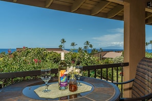 Outdoor dining - Wailea Ekahi by Maui Rental Group (Kihei)