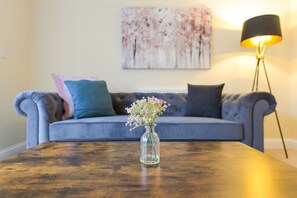 House | Living area | TV - Frome Gardens (Nottingham)