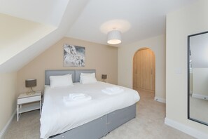 House | 4 bedrooms, iron/ironing board, bed sheets - Frome Gardens (Nottingham)