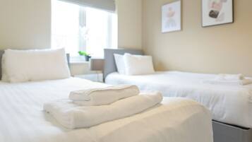 House | 4 bedrooms, iron/ironing board, bed sheets