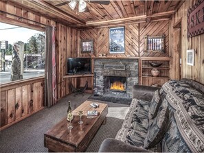 Cabin (Country Cabin) | Living room