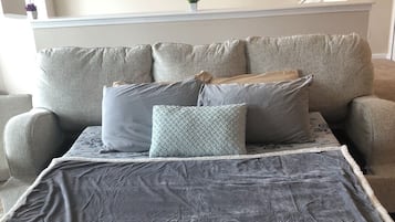 3 bedrooms, iron/ironing board, WiFi, bed sheets