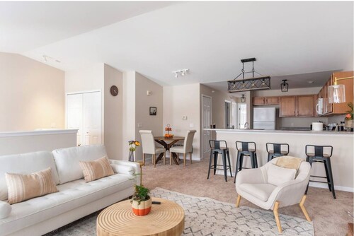 Modern 3-Bed Downtown Apartment