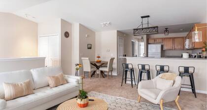 Modern 3-Bed Downtown Apartment