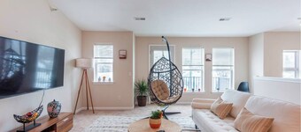 Modern 3-Bed Downtown Apartment