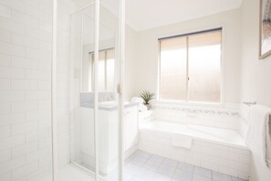 House | Bathroom | Separate bathtub and shower, hair dryer, towels - BOUTIQUE STAYS - Parkside Place (South Morang)