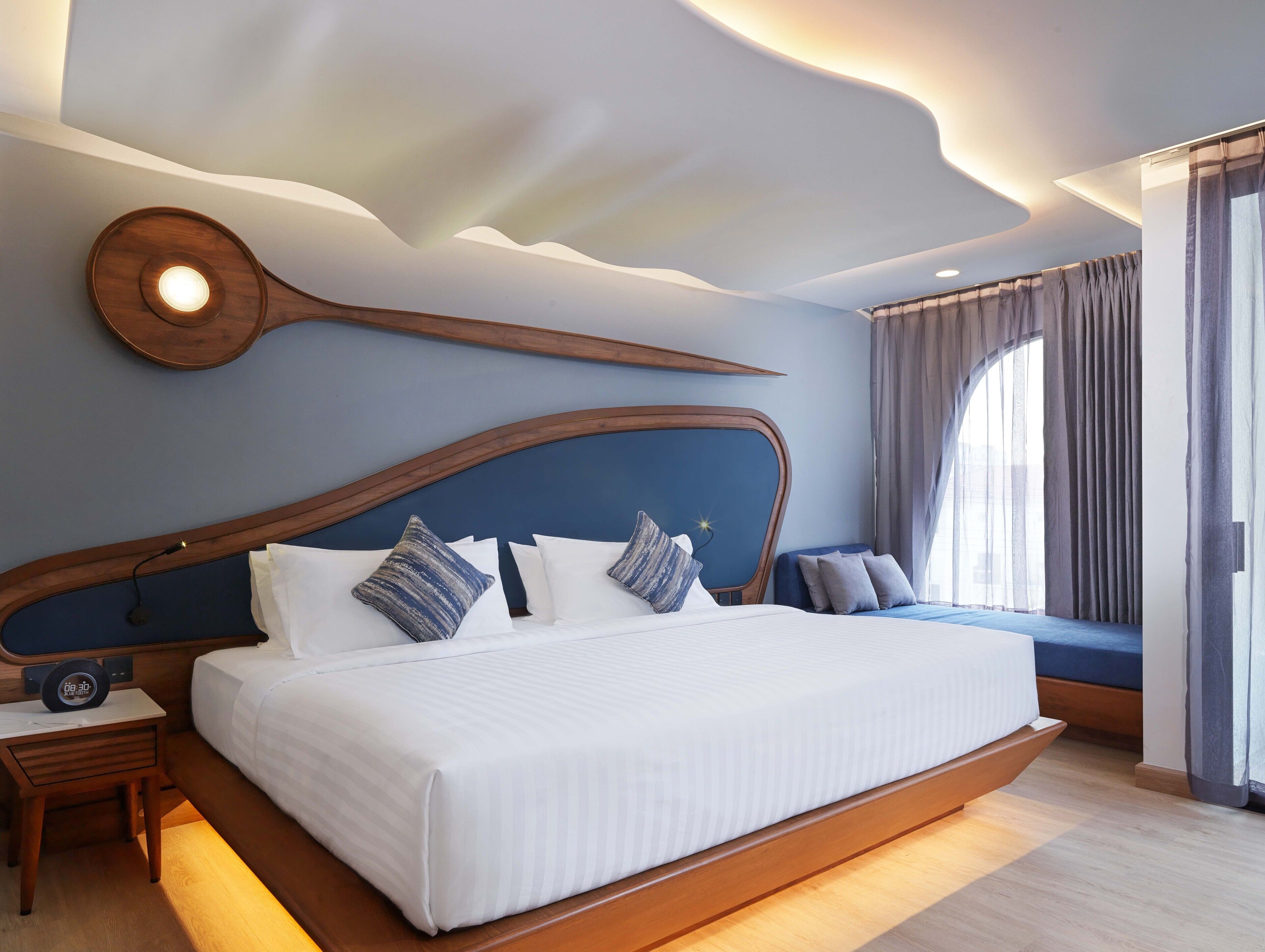 Minibar, in-room safe, desk, laptop workspace