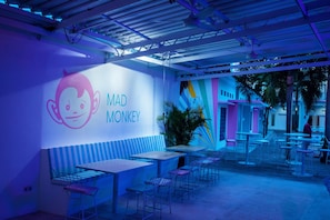 Restaurant - Mad Monkey Kuta Lombok - Hostel (Kuta)