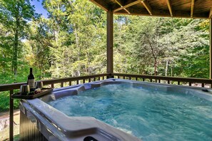 Tina de hidromasaje al aire libre