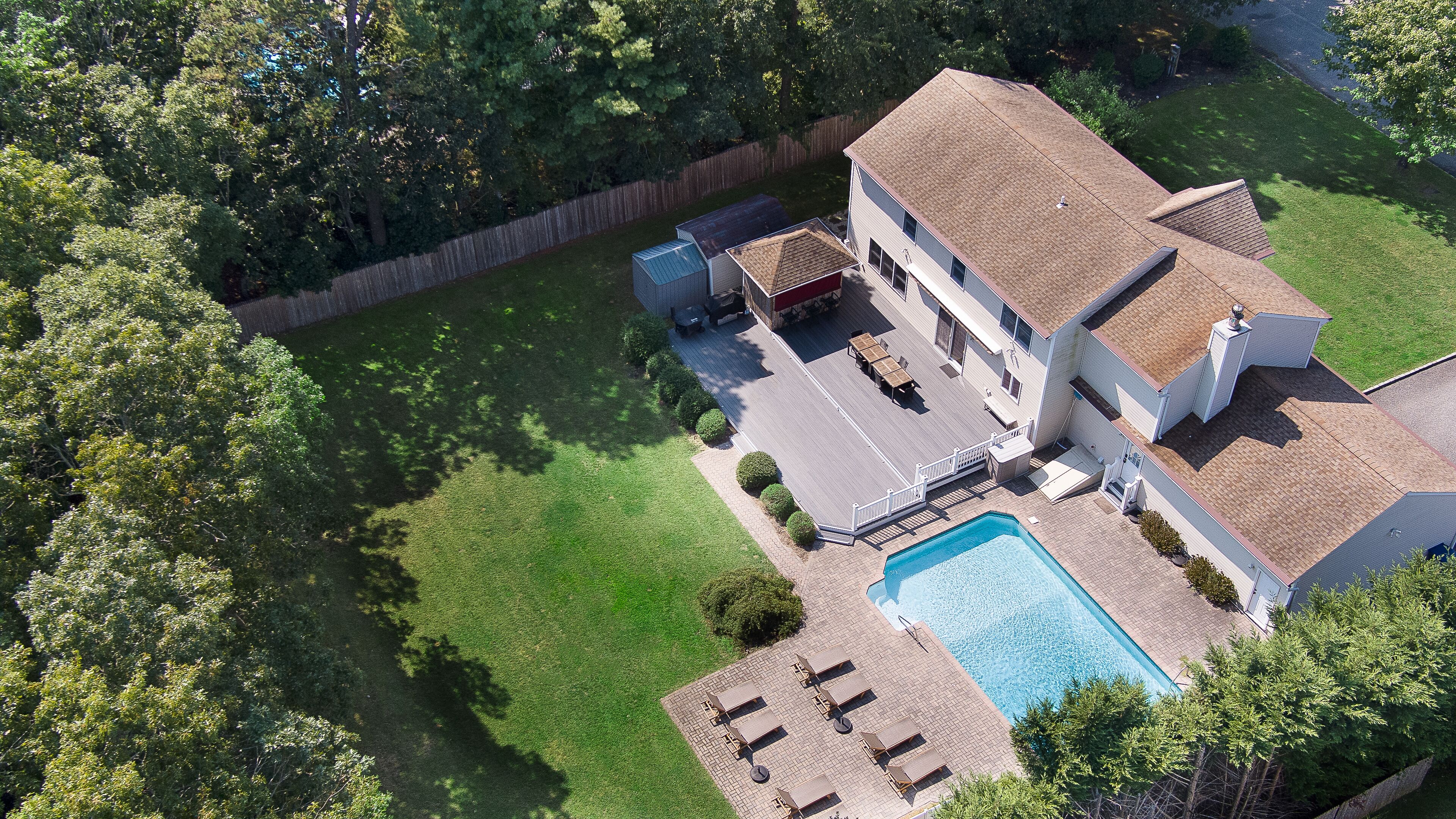 Hamptons Haven/New 27 Ft Boat Rental optional/Pool/Huge Bkyard w/Tiki Bar!
