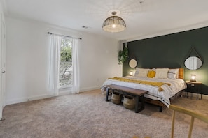 3 bedrooms, desk, free WiFi, bed sheets - 2-bd condo close to campus, free parking, sleeps 6 (Baton Rouge)