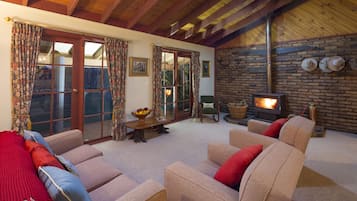 House | Living area | 47-inch flat-screen TV with cable channels, TV, fireplace