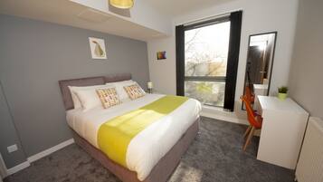 2 bedrooms, desk, iron/ironing board, travel crib