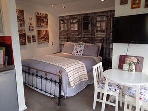 1 bedroom, desk, iron/ironing board, free WiFi - Apt Le Petit. Ideal for a quiet getaway (Greytown)