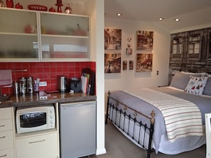 1 habitación, escritorio, tabla de planchar con plancha y wifi gratis 