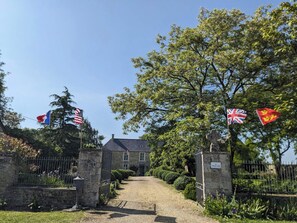 Exterior - Le Presbytère Normand, South Bayeux pool (5 bedrooms, sleeps 12 (+2), 200m2) (Aurseulles)