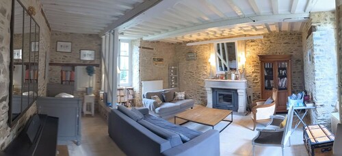 Le Presbytère Normand, South Bayeux pool (5 bedrooms, sleeps 12 (+2), 200m2)