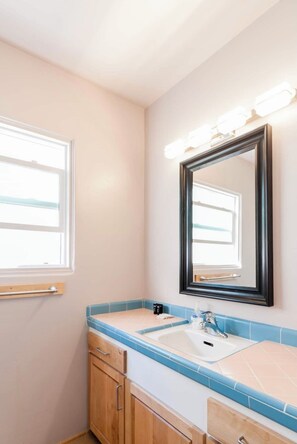 Combined shower/bathtub, hair dryer, towels, soap