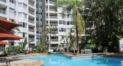 Available Fri December 12th to 19th 2025! Beach front 2 bed North Burleigh