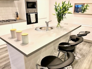 Refrigerador, microondas, horno, placa de cocina