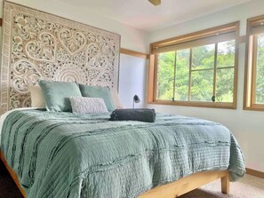 3 bedrooms, desk, iron/ironing board, free WiFi