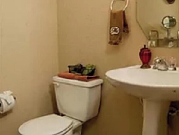 Combined shower/bathtub