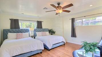 4 bedrooms, desk, WiFi, bed sheets