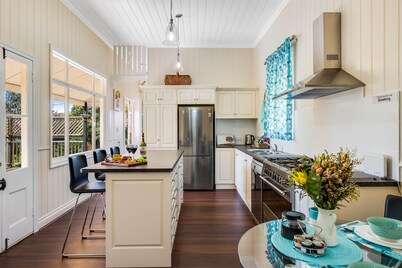 Toowoomba Character listed cottage/pet friendly.