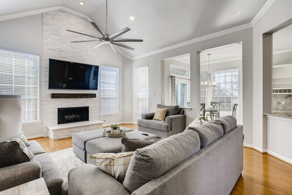 Smart TV, fireplace