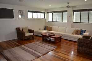 Smart TV, books - 'SEASIDE RETREAT' beach & nature at your doorstep (Wooli)