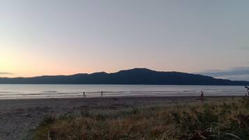 Plage à proximité, chaises longues