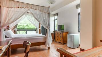 Double Room, 1 Double Bed, Bathtub, Mountain View | Desk, laptop workspace, free WiFi, bed sheets