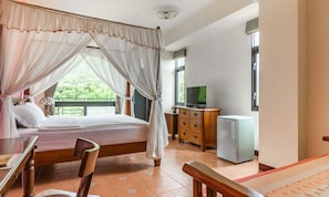 Double Room, 1 Double Bed, Bathtub, Mountain View