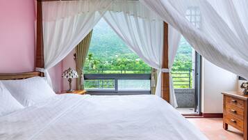 Double Room, 1 Double Bed, Bathtub, Mountain View | View from room