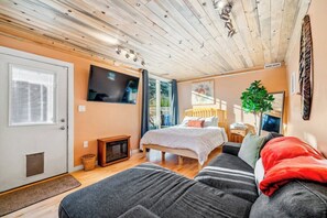 2 bedrooms, iron/ironing board