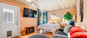 Portland Urban Lodge | Quiet | Walkable | Near