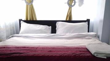 Business Studio | Individually furnished, free WiFi, bed sheets