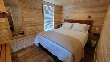 3 bedrooms, iron/ironing board, bed sheets