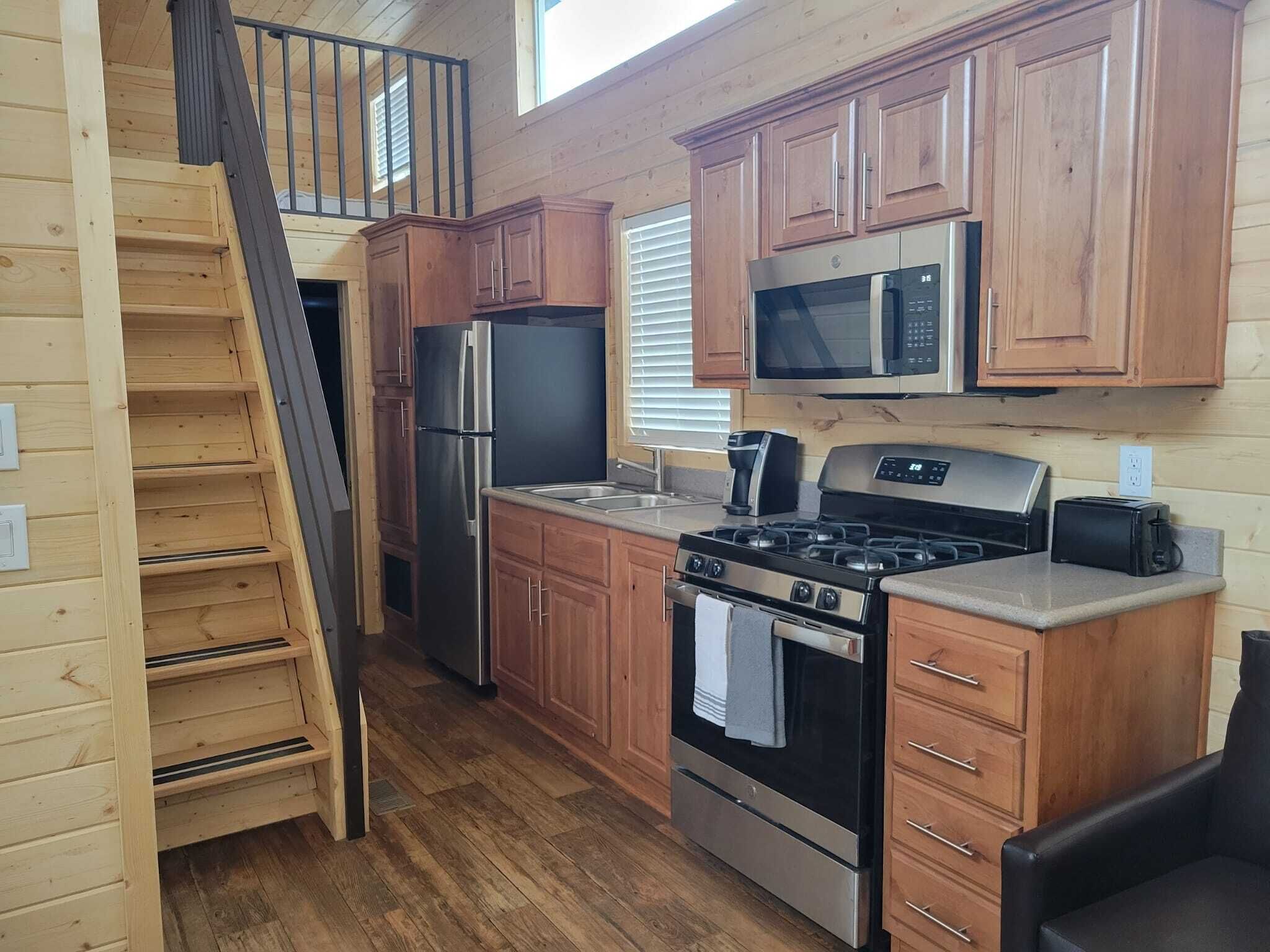 Geladeira, micro-ondas, fogão, cooktop