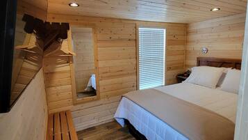 3 bedrooms, iron/ironing board, bed sheets