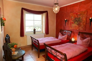 2 bedrooms, travel cot, free WiFi, bed sheets - Aktivhof - MEERESRAUSCHEN - close to the beach and dog-friendly (Kühlungsborn)